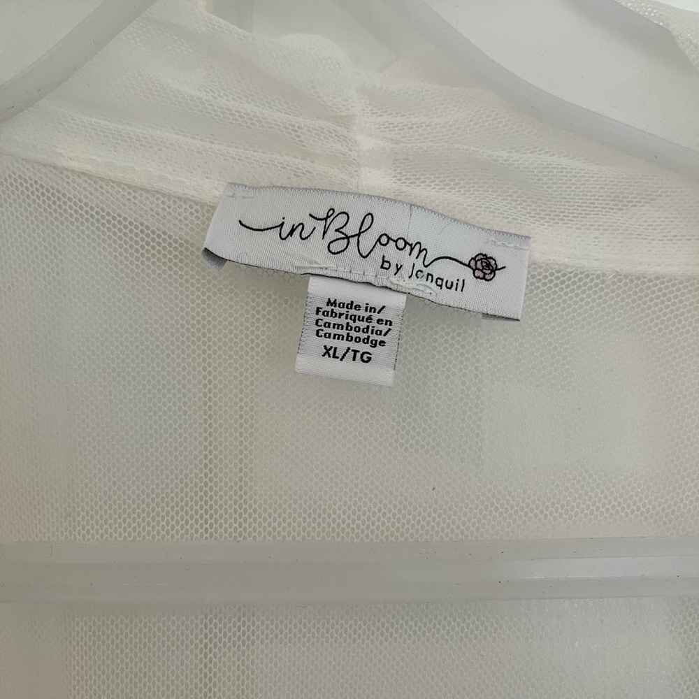 InBloom White Robe- never used - Picture 3 of 3